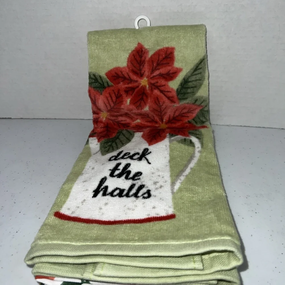 St. Nicholas Square Deck The Halls Red Green Christmas Poinsettia Towel Set NWOT